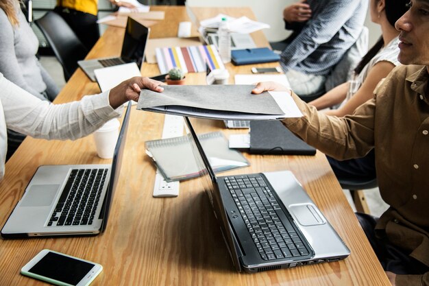 Jak systemy komunikacji mogą zrewolucjonizować współczesne środowisko pracy?